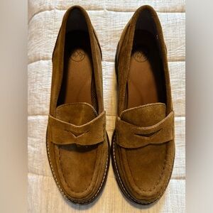 White Mountain Brown Flats Classic Penny Loafers